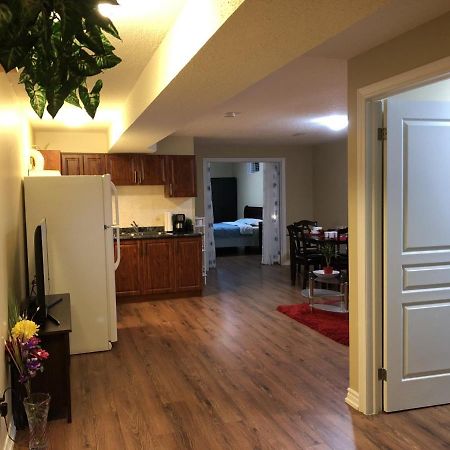 Spacious 2 Bedroom Guest Suite Торонто Екстериор снимка