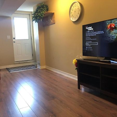 Spacious 2 Bedroom Guest Suite Торонто Екстериор снимка